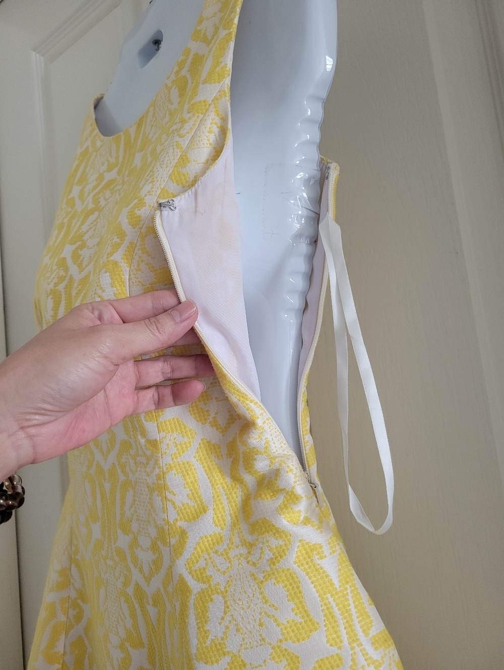 ✨️HP✨️Minuet | Yellow/White Damask Sleeveless Brocade Fit & Flare Dress (SIZE S) - Picture 8 of 15
